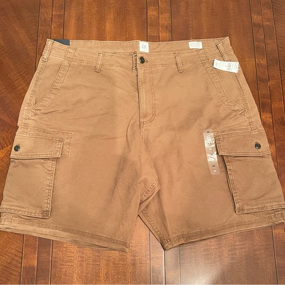 GAP Other - NWT GAP Men's 11" Cargo Shorts 40 light brown GapFlex "Below the knee"